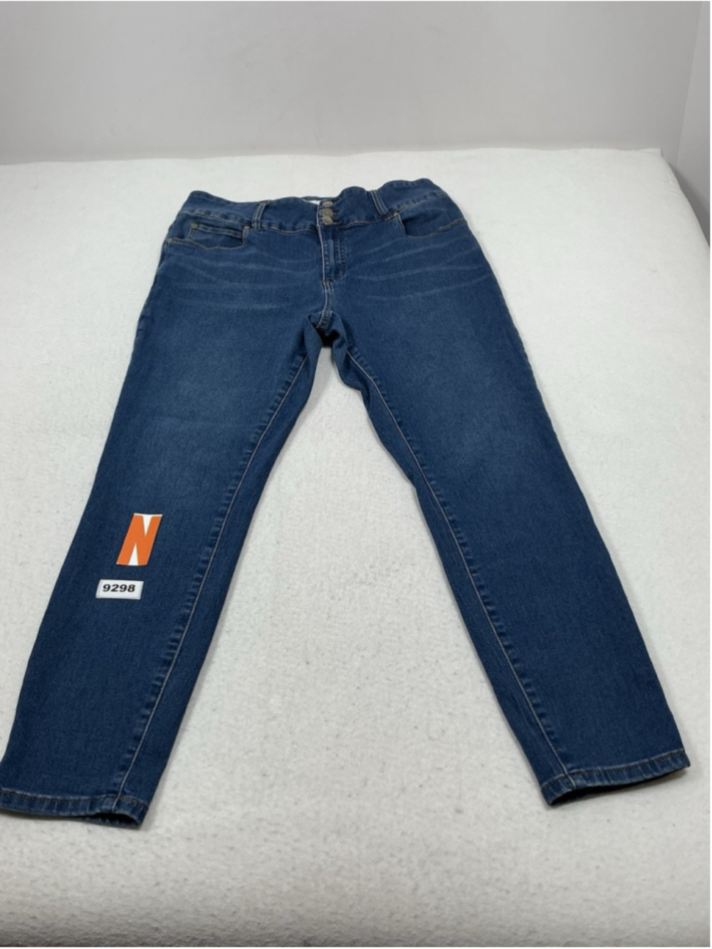 Womans Excellent Tahari Blue Jeans Size 14/32